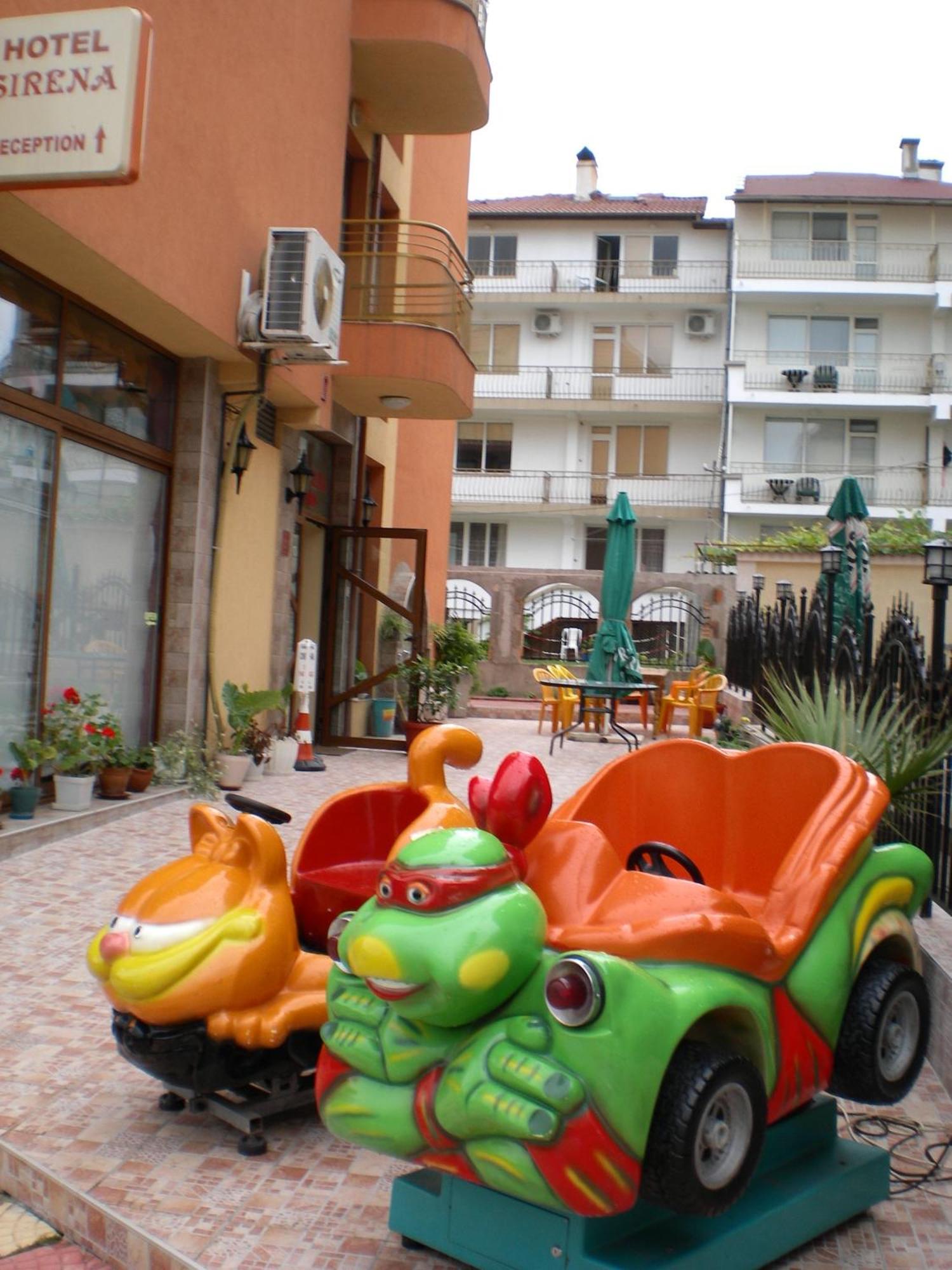 Hotel Sirena Primorsko Bagian luar foto