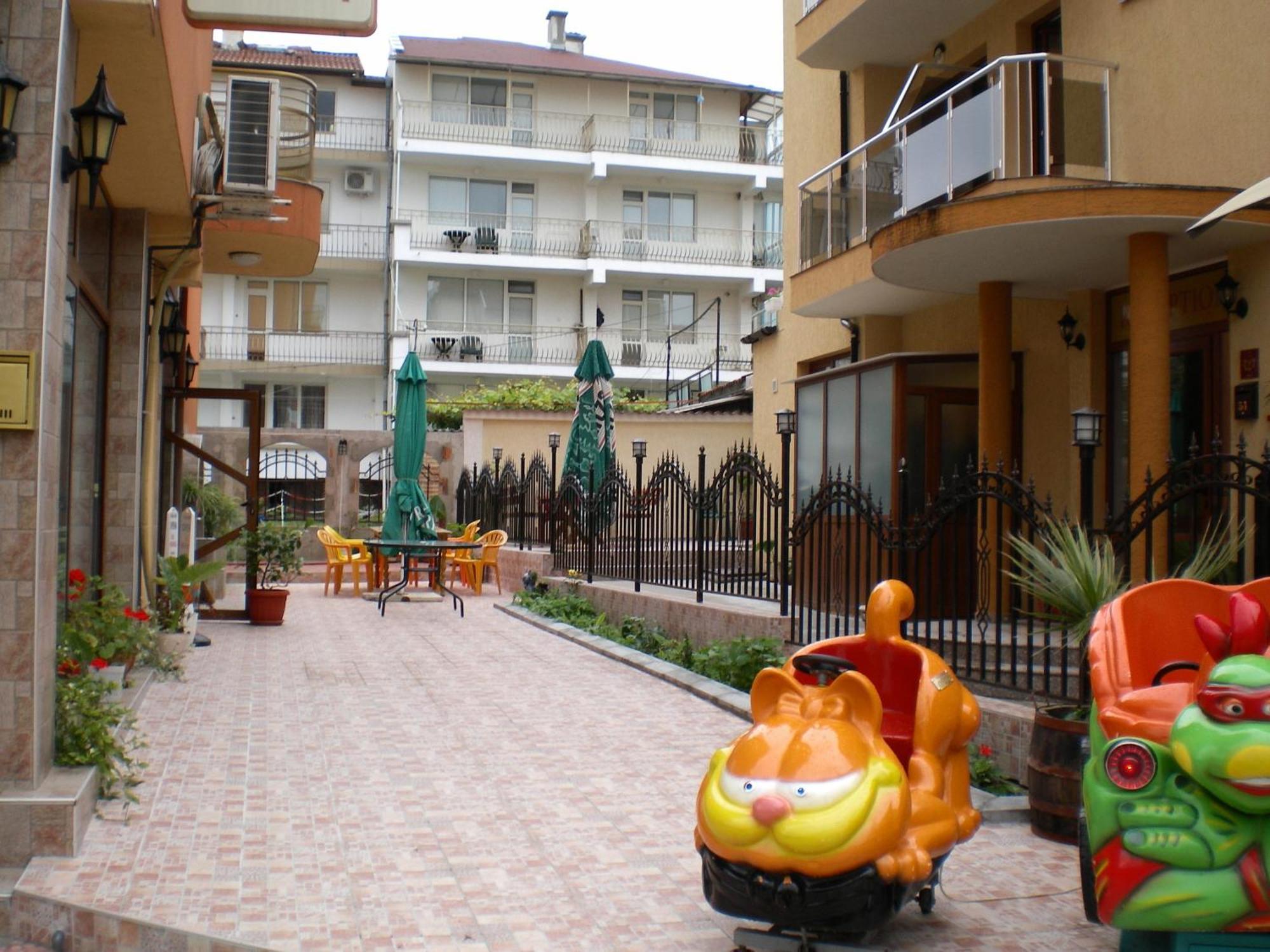 Hotel Sirena Primorsko Bagian luar foto