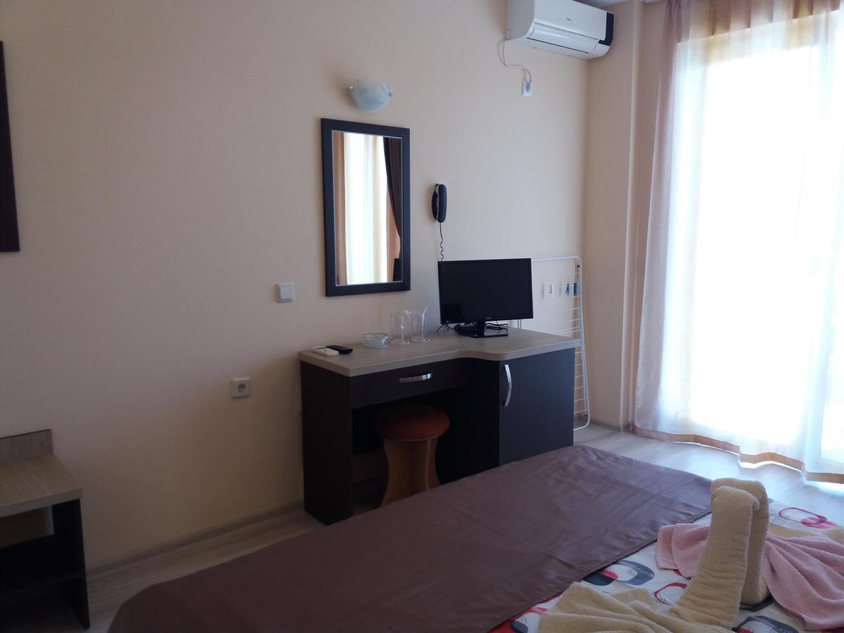 Hotel Sirena Primorsko Bagian luar foto
